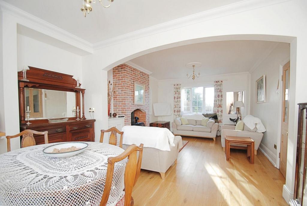 Sitting/Dining Room