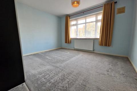 3 bedroom terraced house to rent, Bowman Avenue, London E16