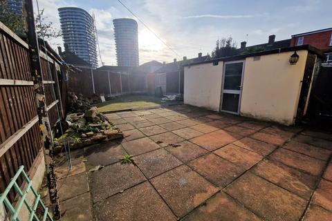 3 bedroom terraced house to rent, Bowman Avenue, London E16