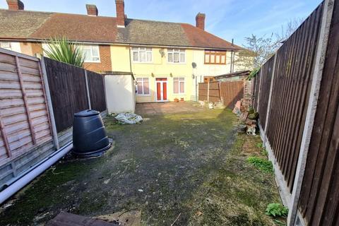 3 bedroom terraced house to rent, Bowman Avenue, London E16