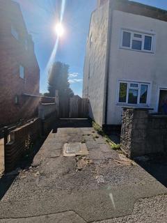 3 bedroom semi-detached house to rent, Victoria Street Alfreton