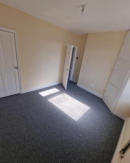 3 bedroom semi-detached house to rent, Victoria Street Alfreton
