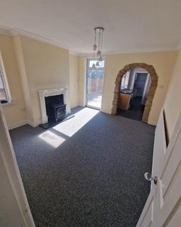 3 bedroom semi-detached house to rent, Victoria Street Alfreton