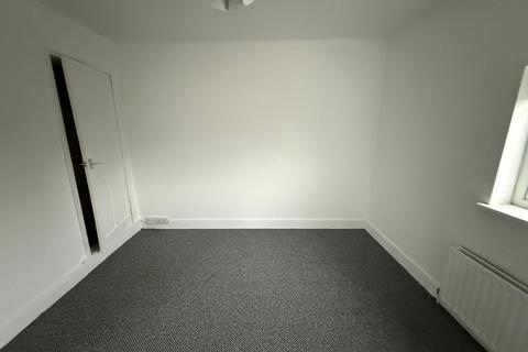 3 bedroom semi-detached house to rent, Victoria Street Alfreton