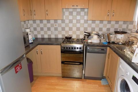 2 bedroom house to rent, Warwick Crescent, Hayes, Middlesex