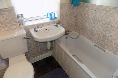 2 bedroom house to rent, Warwick Crescent, Hayes, Middlesex