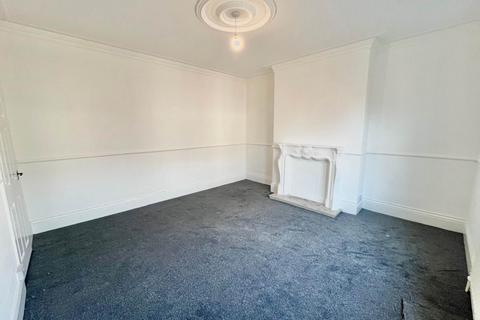 3 bedroom flat to rent, Westbourne Avenue, Gateshead NE8
