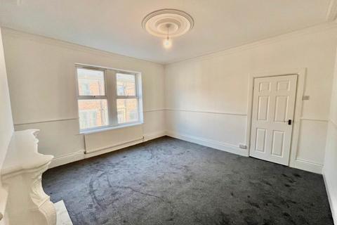 3 bedroom flat to rent, Westbourne Avenue, Gateshead NE8