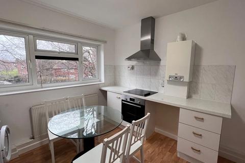 2 bedroom flat to rent, Bamford Gardens, Timperley WA15