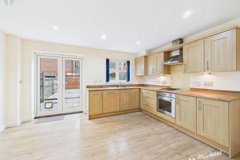 4 bedroom terraced house for sale, Loosley Green, Aylesbury, Buckinghamshire