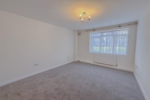 2 bedroom flat to rent, Vincent Court, Bell Lane, Hendon, NW4