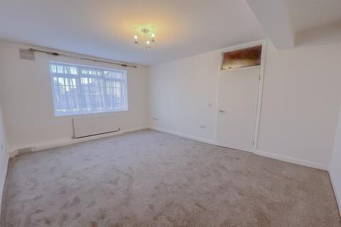 2 bedroom flat to rent, Vincent Court, Bell Lane, Hendon, NW4
