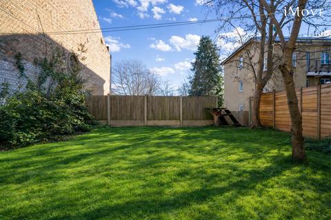 2 bedroom flat to rent, Malcolm Close, London SE20