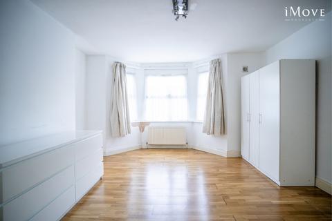 2 bedroom flat to rent, Malcolm Close, London SE20