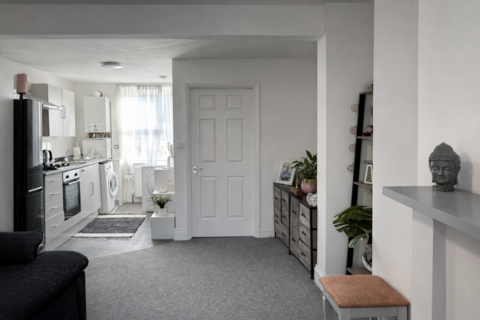 Studio to rent, Dane Hill, Margate