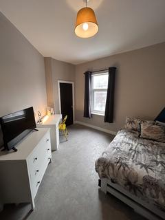 6 bedroom end of terrace house to rent, Milnthorpe Street, Salford M6