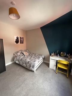 6 bedroom end of terrace house to rent, Milnthorpe Street, Salford M6