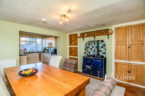 4 bedroom semi-detached house to rent, Green Hill, Bath Road, WR5