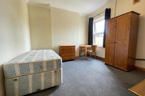 1 bedroom in a house share to rent, Roxborough Road, Harrow HA1