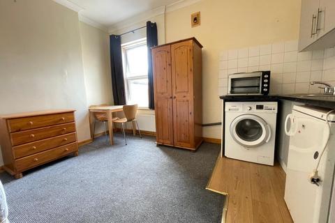 1 bedroom in a house share to rent, Roxborough Road, Harrow HA1