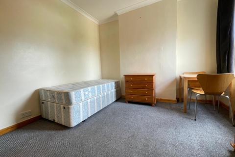 1 bedroom in a house share to rent, Roxborough Road, Harrow HA1