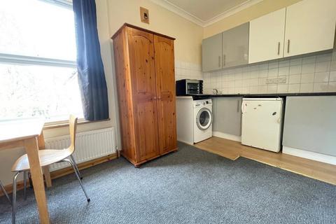 1 bedroom in a house share to rent, Roxborough Road, Harrow HA1