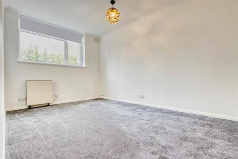 2 bedroom flat to rent, Holt Close, Elstree, Borehamwood