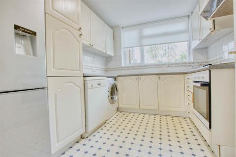 2 bedroom flat to rent, Holt Close, Elstree, Borehamwood