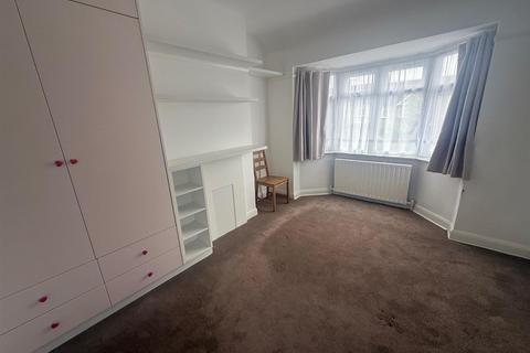 3 bedroom end of terrace house to rent, Wadham Gardens, Greenford