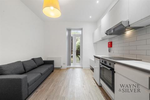 1 bedroom apartment to rent, Roderick Road, Belsize Park, NW3