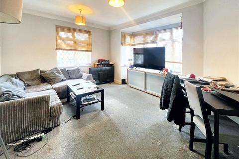 2 bedroom flat to rent, Southborough Lane, Bickley, BR2
