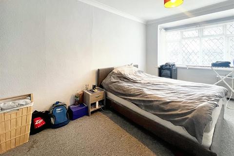 2 bedroom flat to rent, Southborough Lane, Bickley, BR2