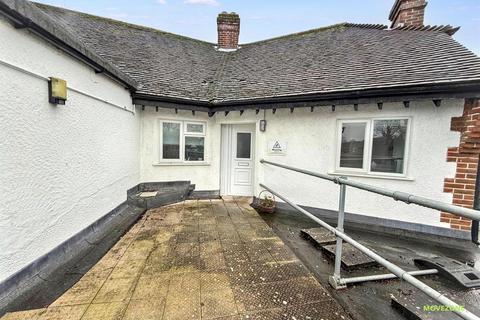 2 bedroom flat to rent, Southborough Lane, Bickley, BR2