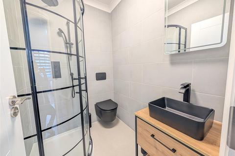 2 bedroom apartment to rent, Brentmead Place, Golders Green, London