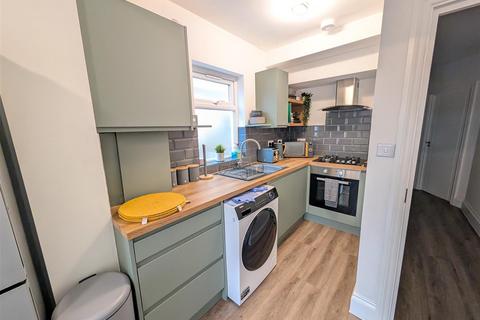 2 bedroom apartment to rent, Brentmead Place, Golders Green, London