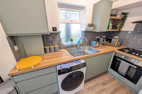 2 bedroom apartment to rent, Brentmead Place, Golders Green, London