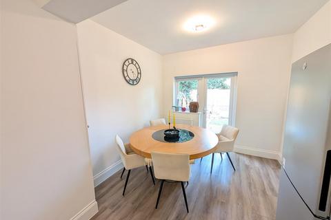 2 bedroom apartment to rent, Brentmead Place, Golders Green, London