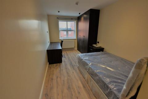 1 bedroom in a house share to rent, 16 Woodsley Road, Flat 1 (HS)