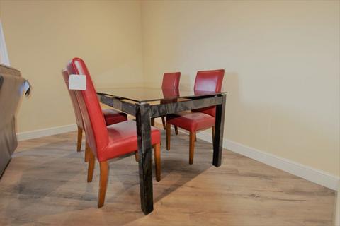 1 bedroom in a house share to rent, 16 Woodsley Road, Flat 1 (HS)