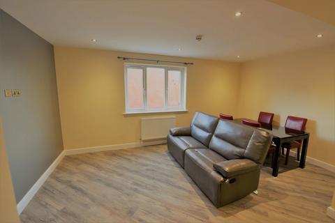 1 bedroom in a house share to rent, 16 Woodsley Road, Flat 1 (HS)