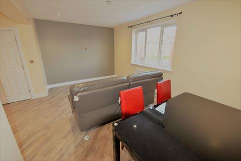 1 bedroom in a house share to rent, 16 Woodsley Road, Flat 1 (HS)