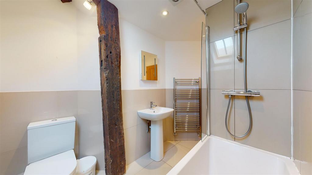 High Street 14-15 Apartment 3 Bathroom 2.jpg