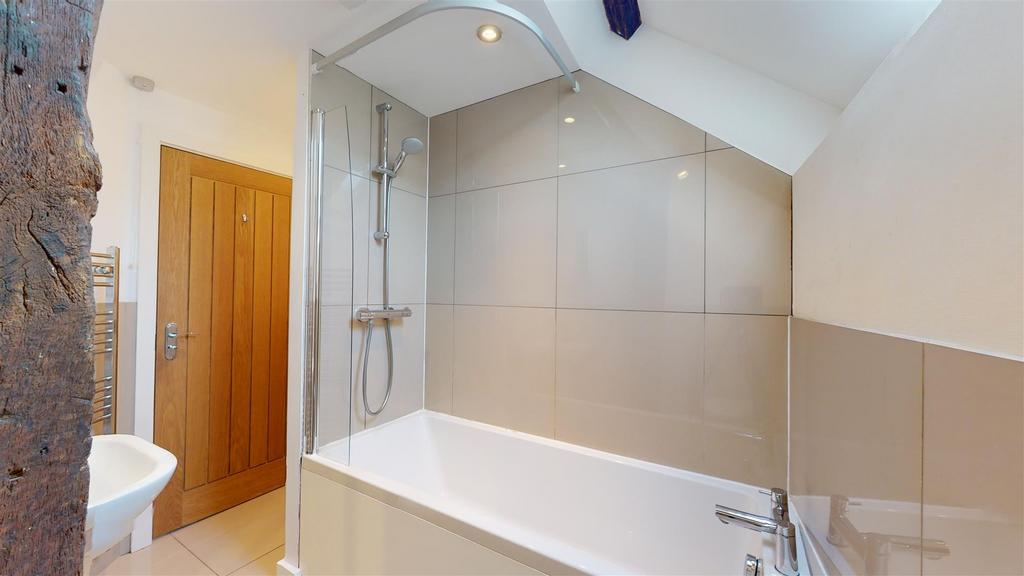 High Street 14-15 Apartment 3 Bathroom 1.jpg