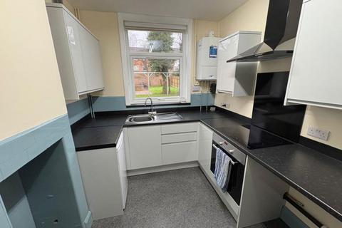 4 bedroom semi-detached house to rent, Northcote Road, Leicester