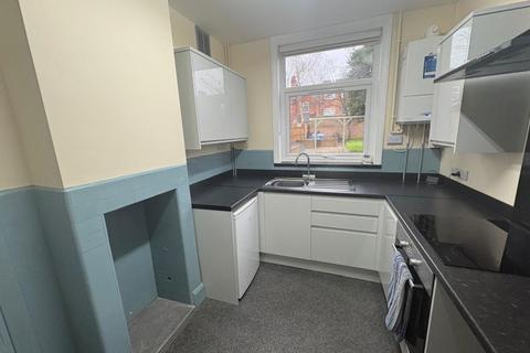 4 bedroom semi-detached house to rent, Northcote Road, Leicester