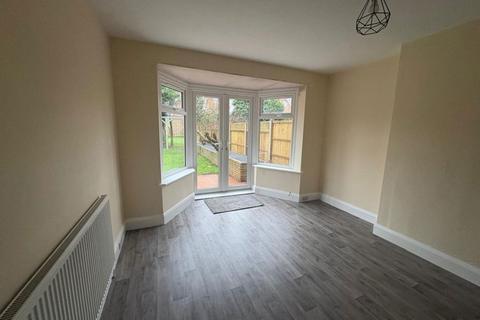 4 bedroom semi-detached house to rent, Northcote Road, Leicester
