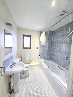 3 bedroom end of terrace house to rent, Forsythia Walk, Basingstoke RG21