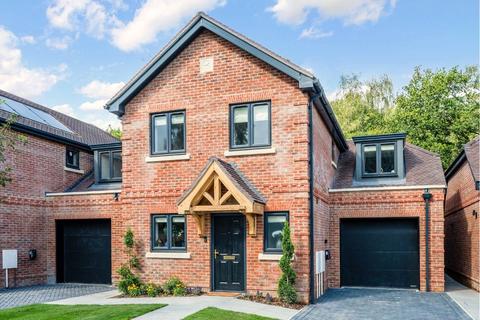 4 bedroom semi-detached house to rent, Rope Gardens, Felbridge, East Grinstead, RH19