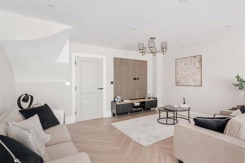 4 bedroom semi-detached house to rent, Rope Gardens, Felbridge, East Grinstead, RH19