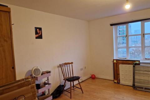 2 bedroom apartment to rent, Otter Close, London